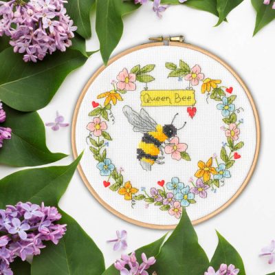 Queen Bee (hoop not included) (Bothy Threads)