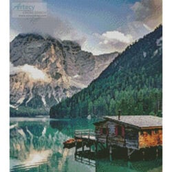 Pragser Wildsee, Italy (Crop) (Tpsdave - Pixabay)
